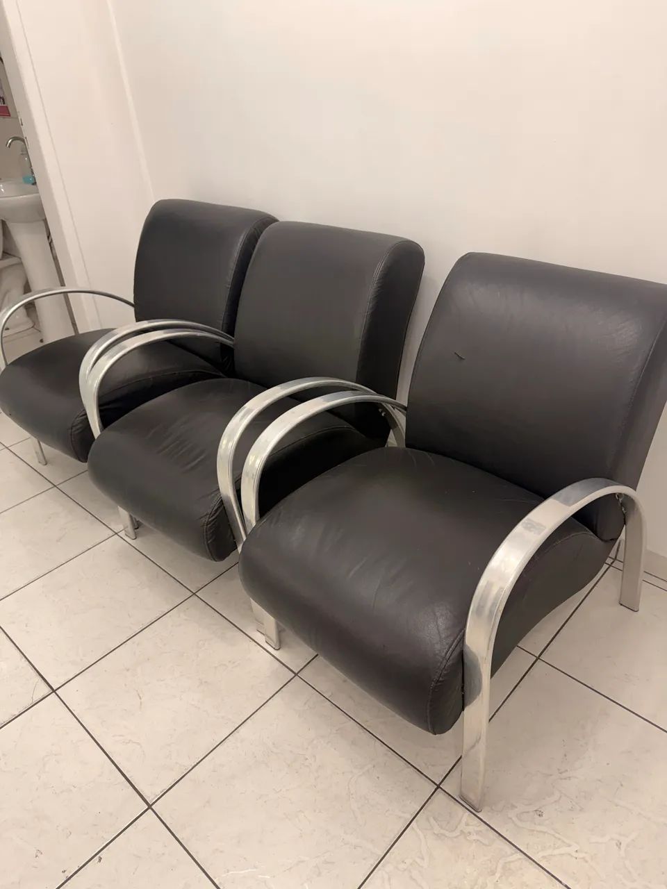 Poltronas em Courino Seminovas 