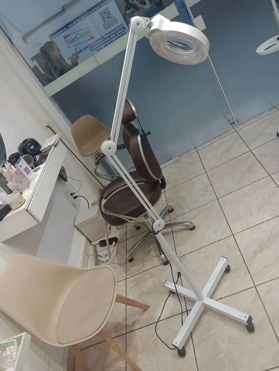 Cadeira e lupa p estética  - Foto 2