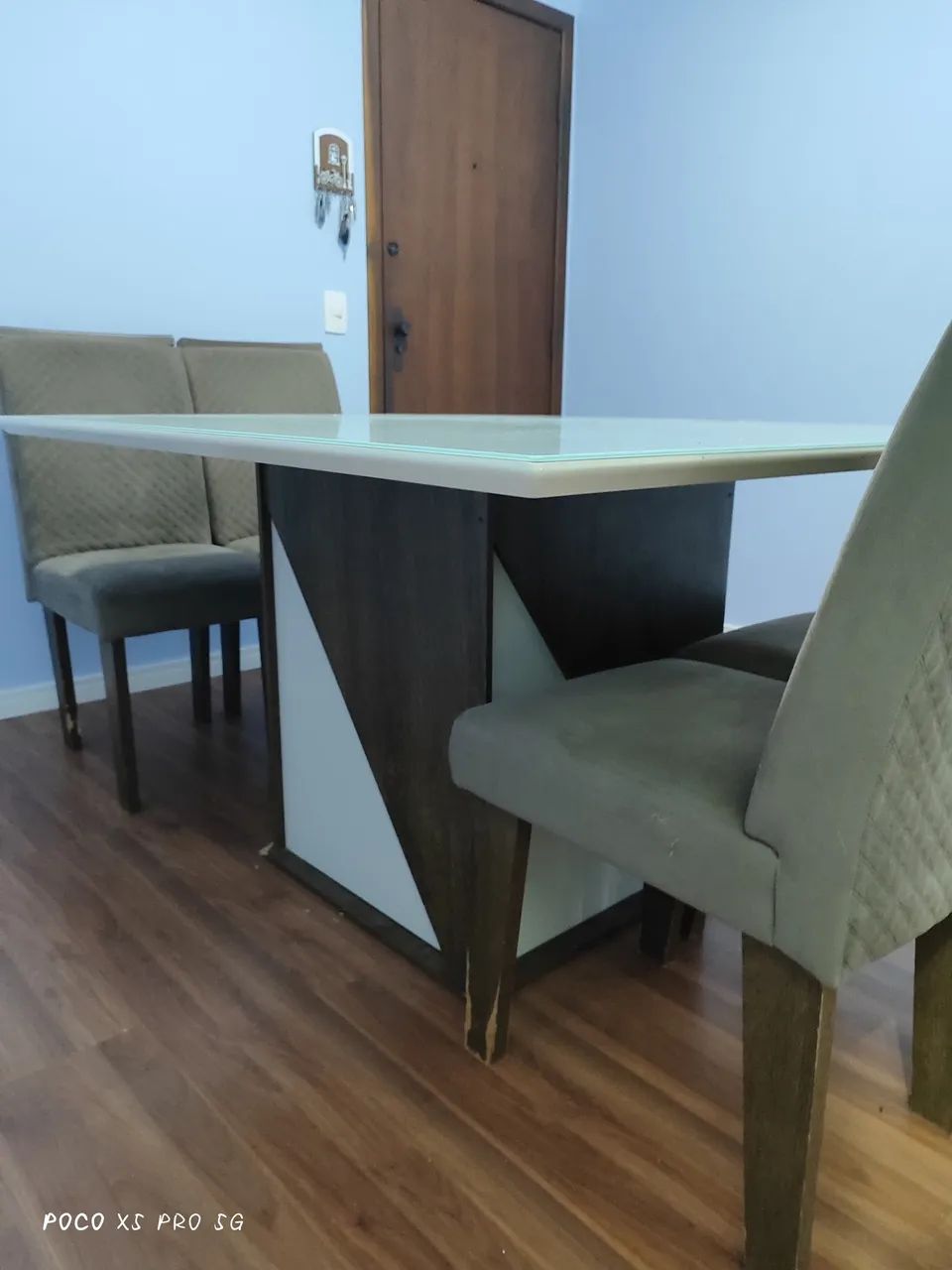Mesa grande com 4 cadeiras