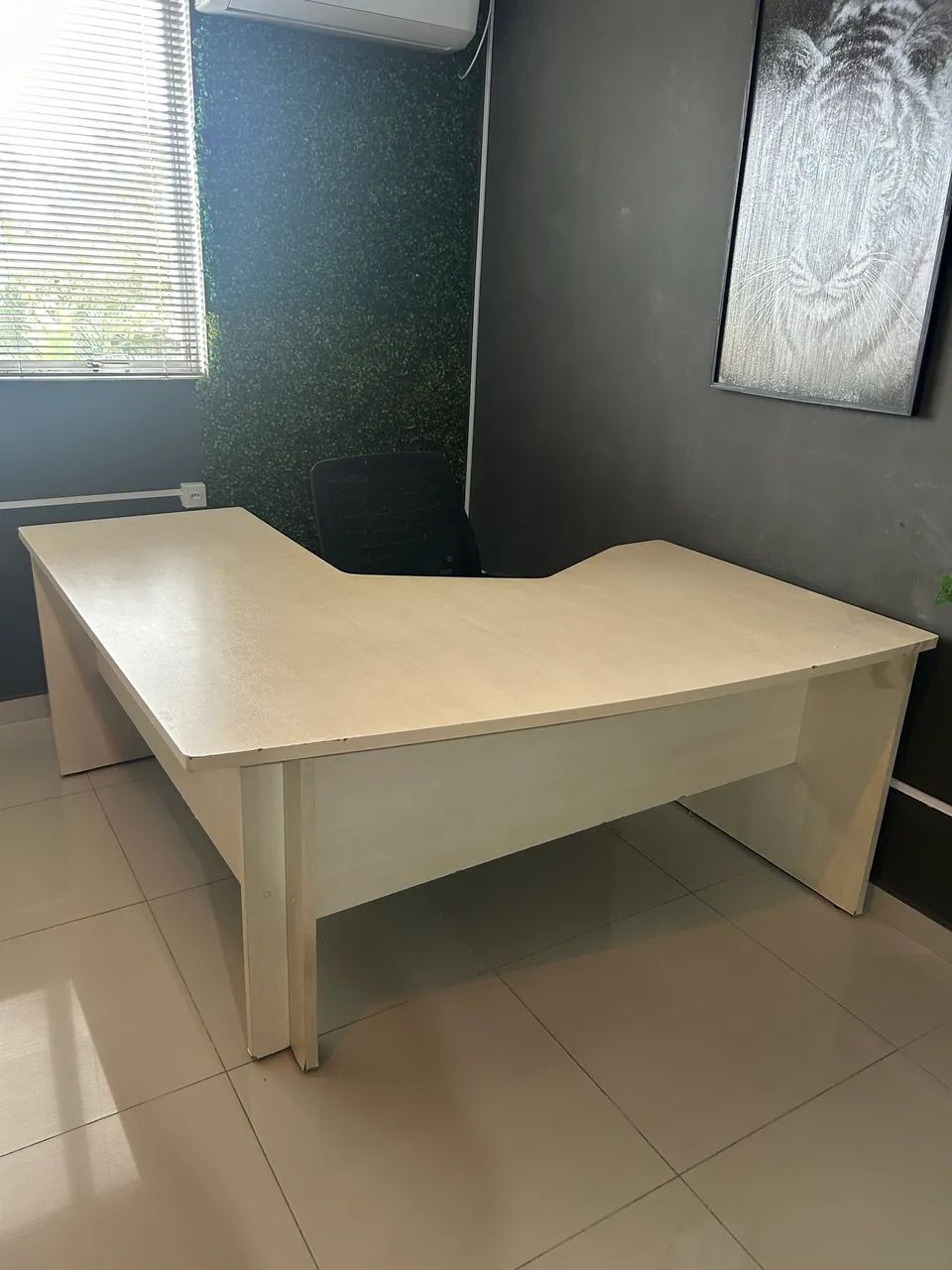 Mesa escritório em L 