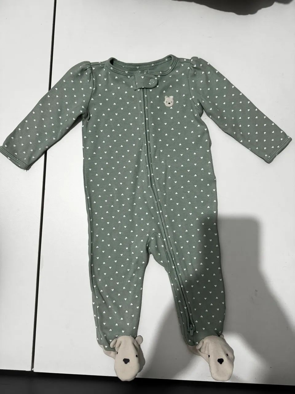 Macacão bebê com pezinho coração urso verde | Carter's