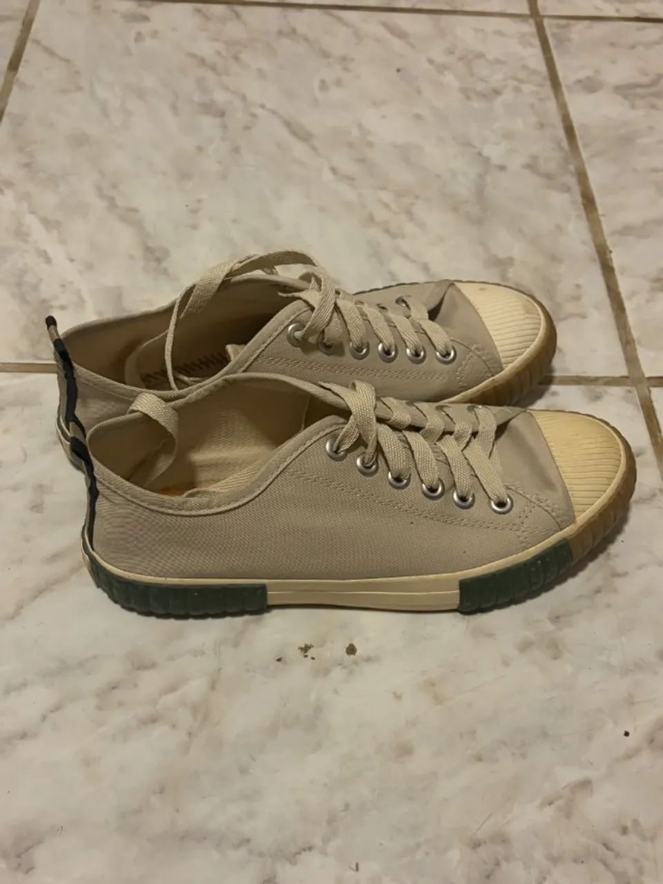 Tênis casual Bege 