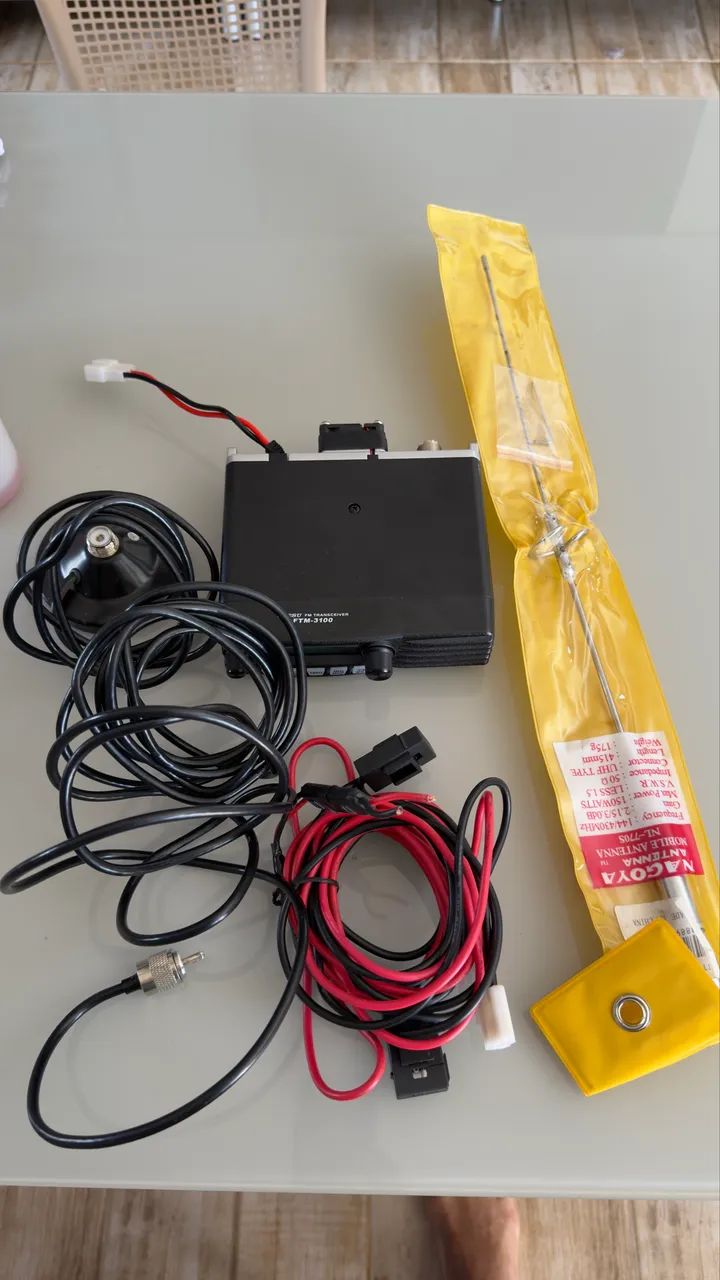 Vendo Rádio VHF modelo Yaesu FTM 3100 - Equipamentos Para Comércio