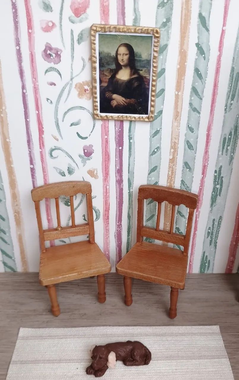 Miniaturas de cadeiras para casinha de bonecas