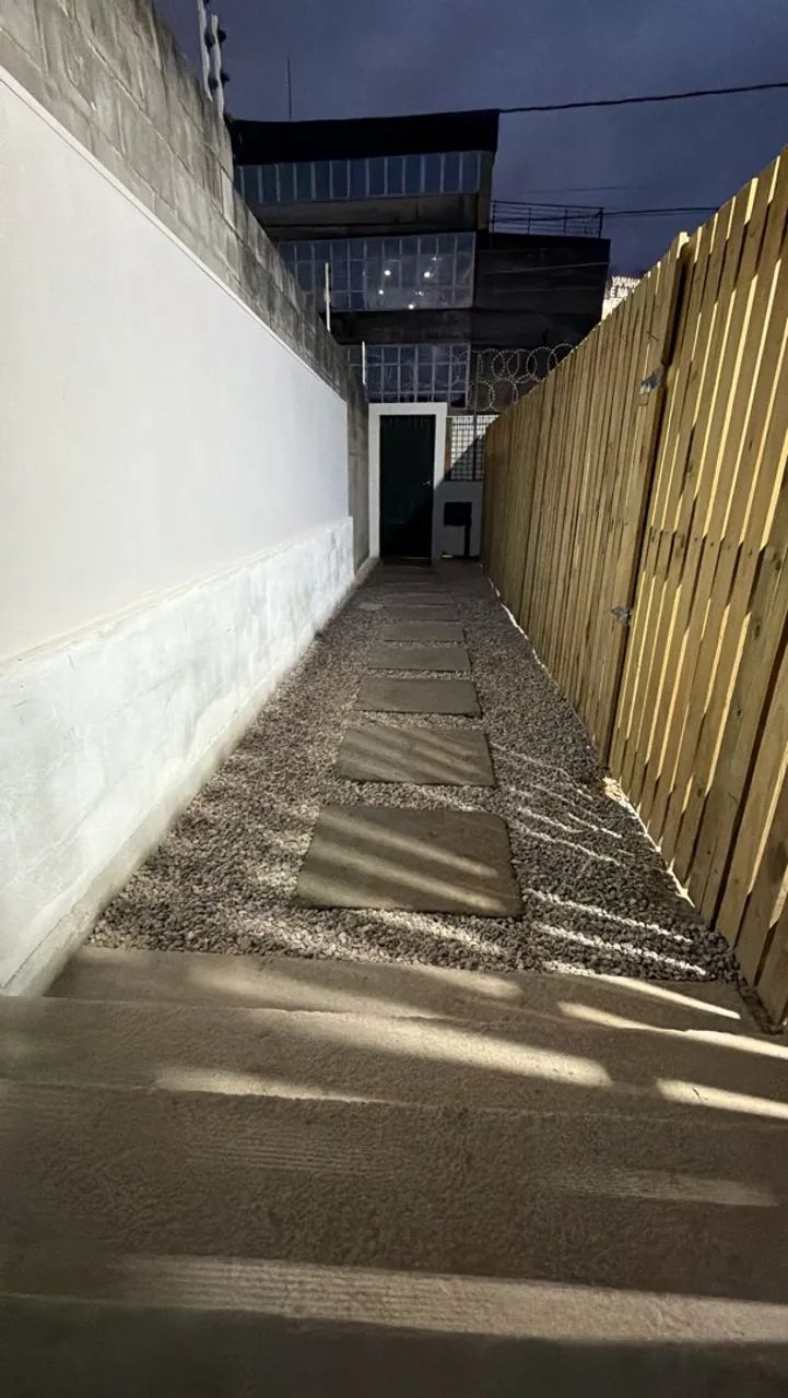 Alugo kitnet semi mobiliada em Capoeiras