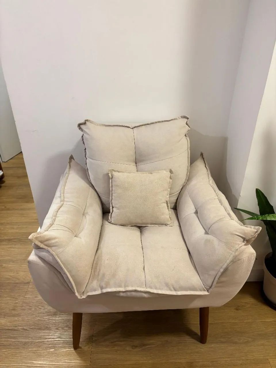 Poltrona Decorativa Bege + Almofada Pequena  - Foto 5