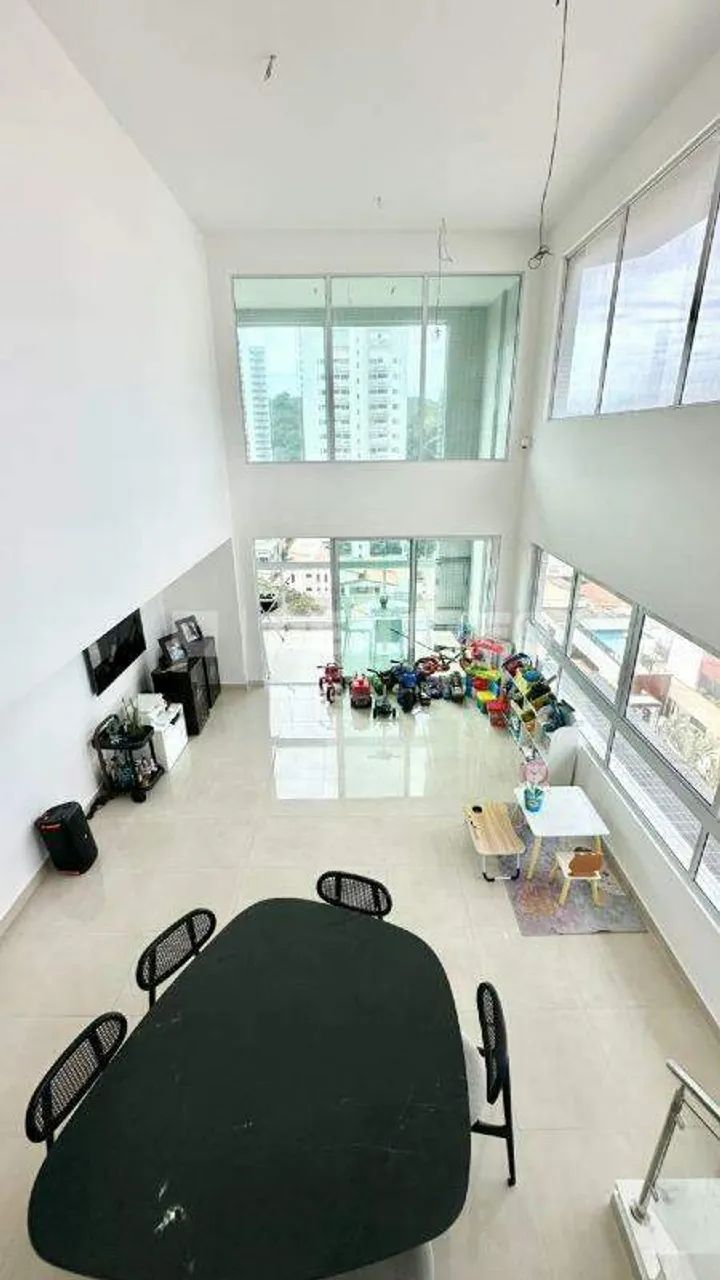 Apartamento Duplex com 197m² 4 suítes no Tirol.