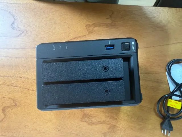 Servidor Diskstation Synology NAS DS725+ com dois discos SSD 2TB cada - Foto 3