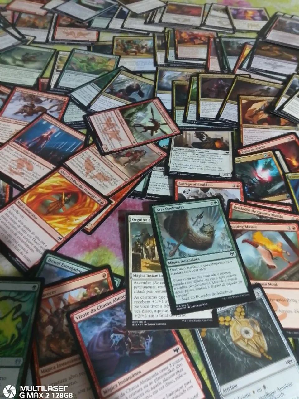 Lote de cartas MAGIC bem conservada 100 unidades pra jogar e colecionar  - Foto 2