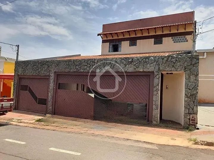 CASA GRANDE COM APTIDÃO COMERCIAL