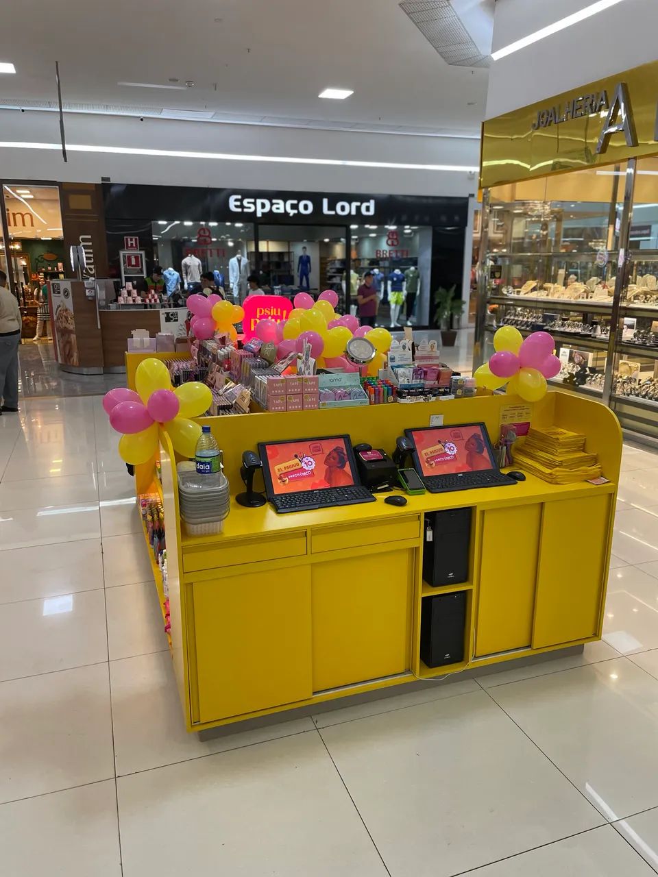 Quiosque de Prateleiras e Canaletas com Iluminação LED 2x3m em MDF - Estrutura Modular - Foto 3