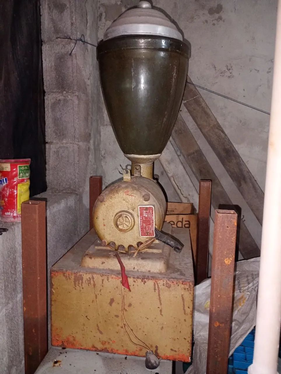 Máquina de moer café antiga - Foto 3
