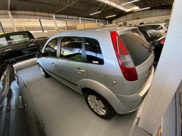 Ford Fiesta Hatch 1.6 - Foto 5