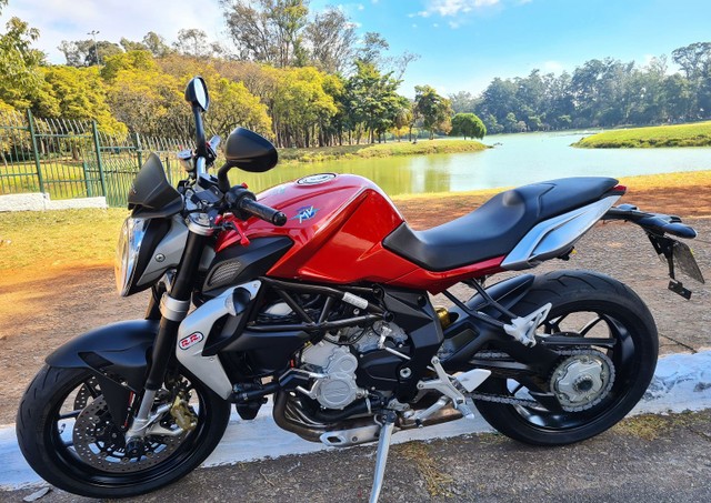 MV AGUSTA BRUTALE 800. EM PERFEITO ESTADO