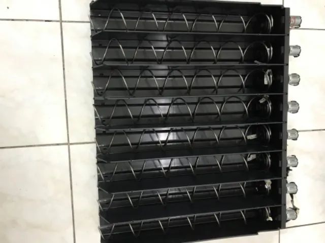 Peças p/ vending machine modelo Samba Top  (uma bandeja com motores e argolas)