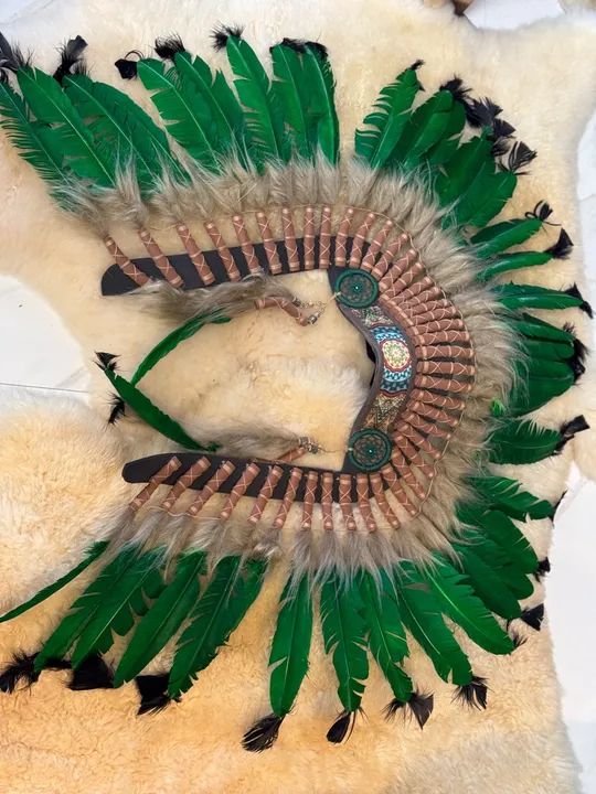 Cocar Natural Rabo de Galo - Fantasia de Índio - Foto 3