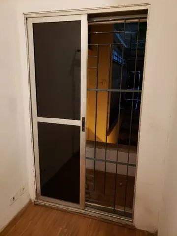 Janela / Porta de alumínio de correr 1,17m x 2,15m com insufilm escuro linha 25 - Foto 5