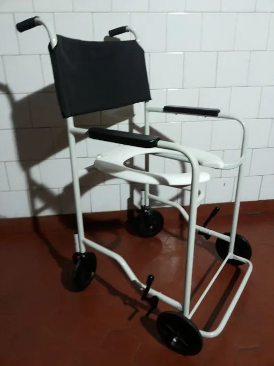 Cadeira de banho (Seminova) - Foto 2