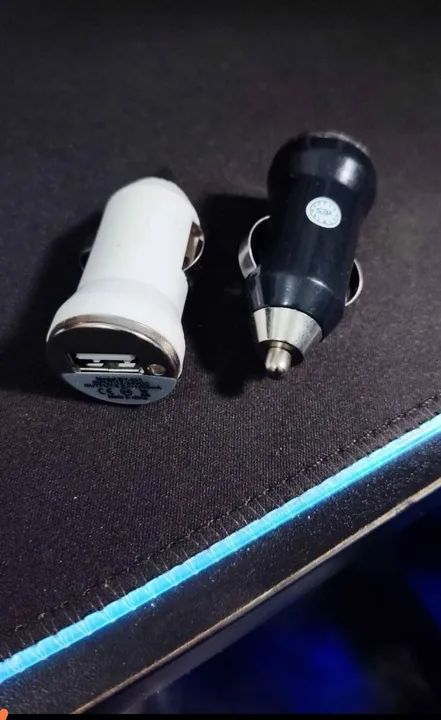 Carregador veicular USB
