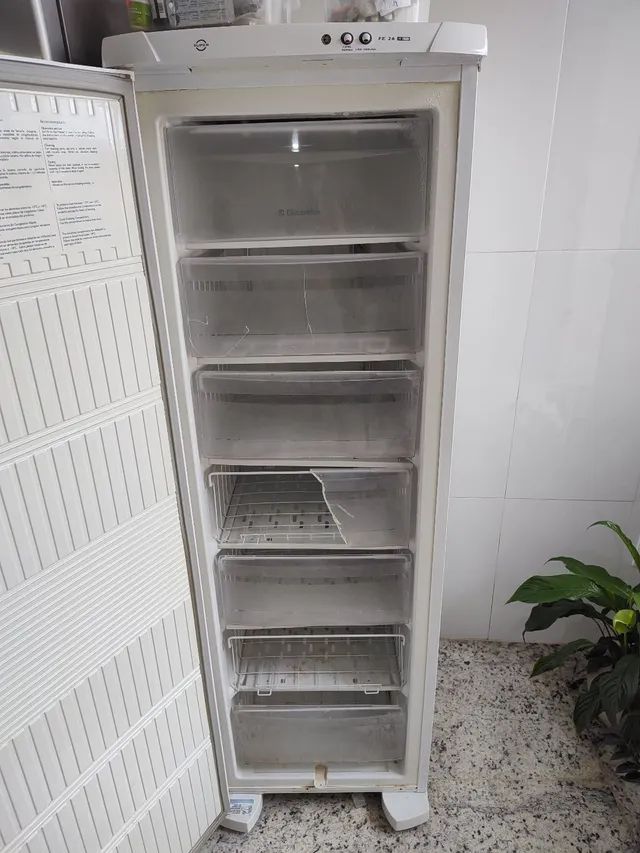 Freezer Vertical Electrolux Cycle Defrost 234L Uma Porta Geladeiras e