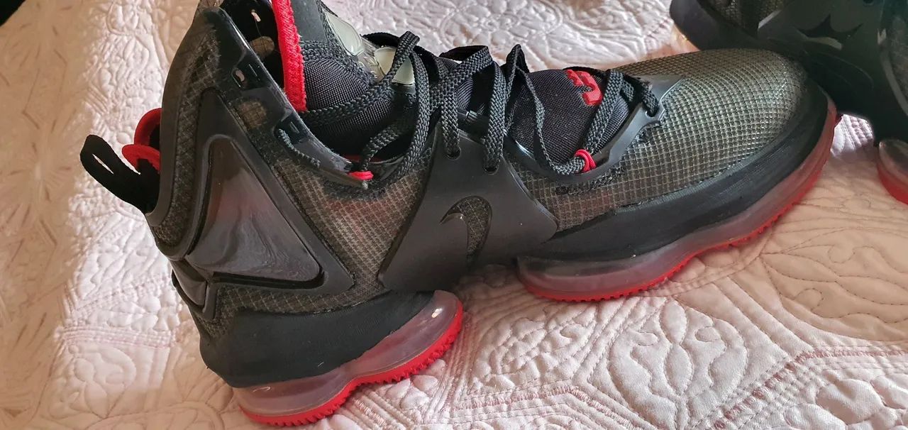 Nike lebron james olx best sale