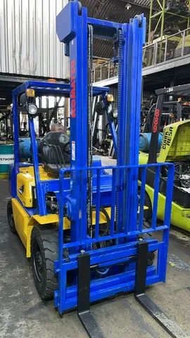 Empilhadeira GLP Komatsu, FG 25, capacidade 2.500Kg