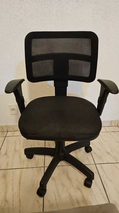 Cadeira de escritório usada