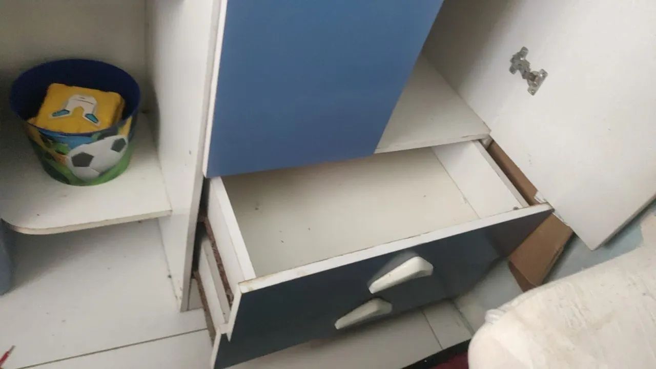 Guarda-Roupas 2 Portas com Prateleiras - Foto 2