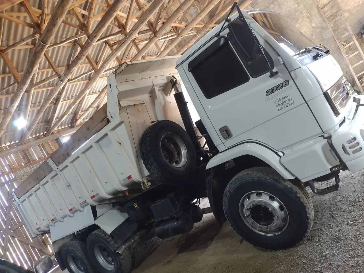 Caçamba traçado Mercedes 2726 ano 2009 top de caminhão  - Foto 14