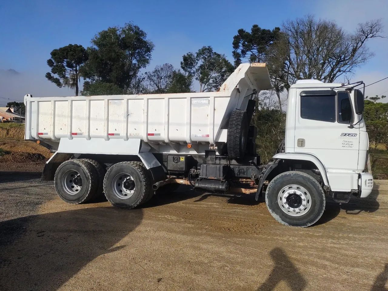 Caçamba traçado Mercedes 2726 ano 2009 top de caminhão  - Foto 4