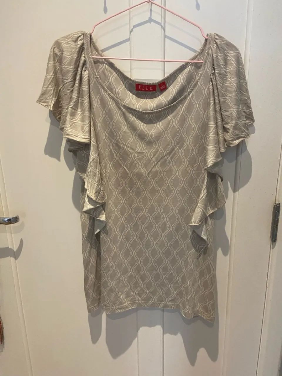 Blusa Elle bege com detalhes em renda macio tecida Nova