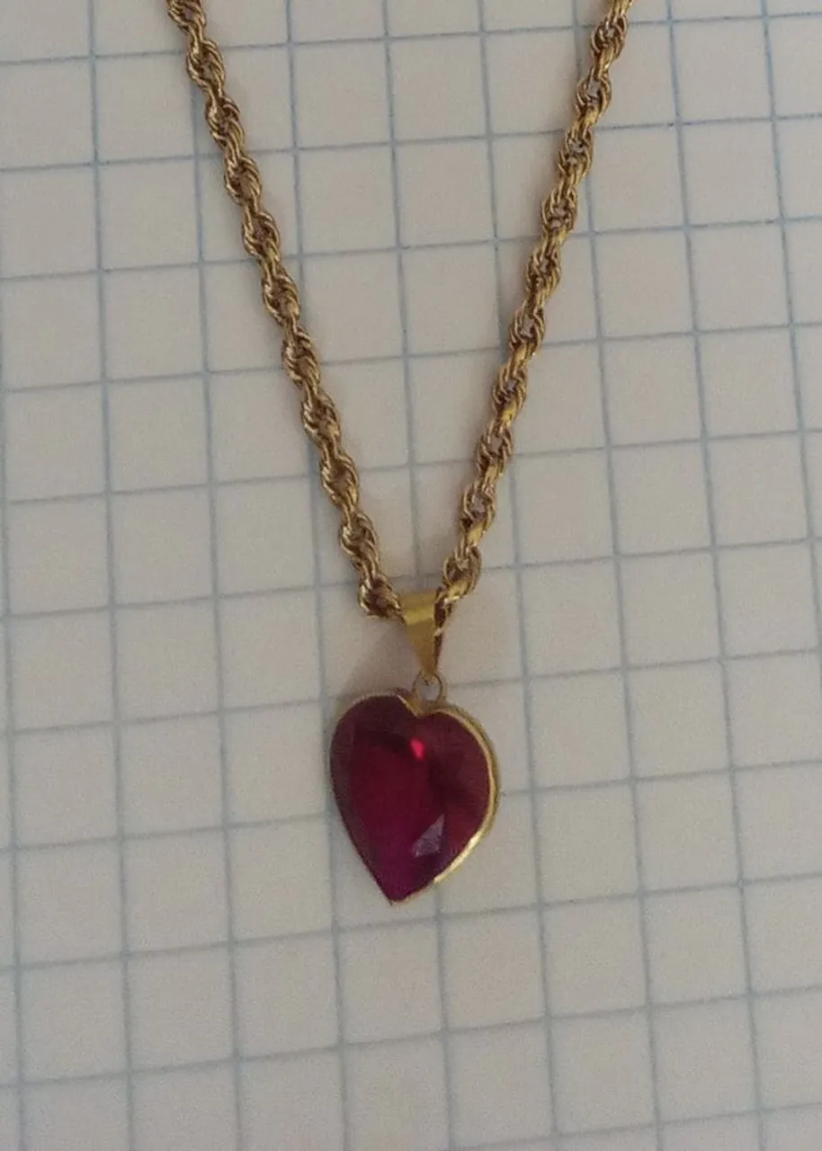 Colar de ouro 18 k com pingente de coração vermelho