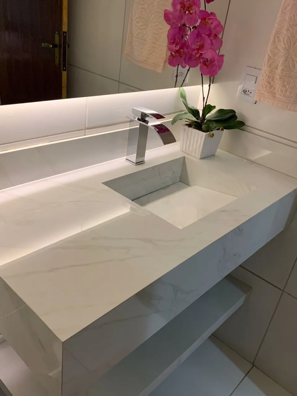Cuba de banheiro em porcelanato