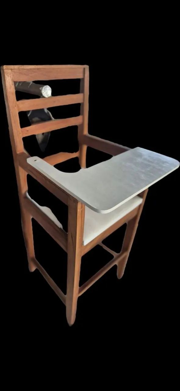 Cadeira Infantil de Madeira com Mesa Destacável por Somente 80 reais - Foto 3