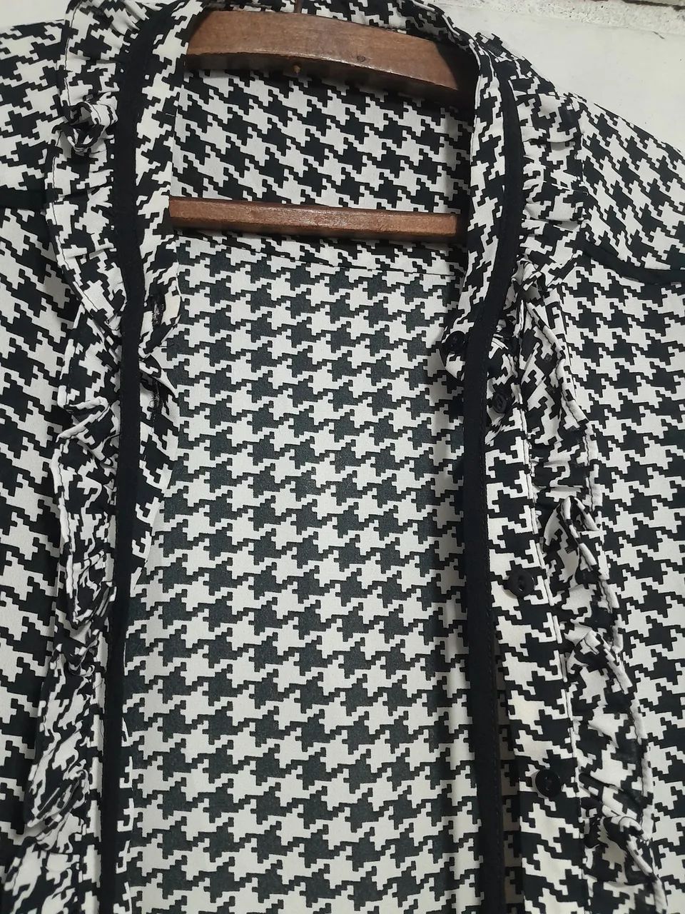 Blusa estampada preta e branca - Foto 2