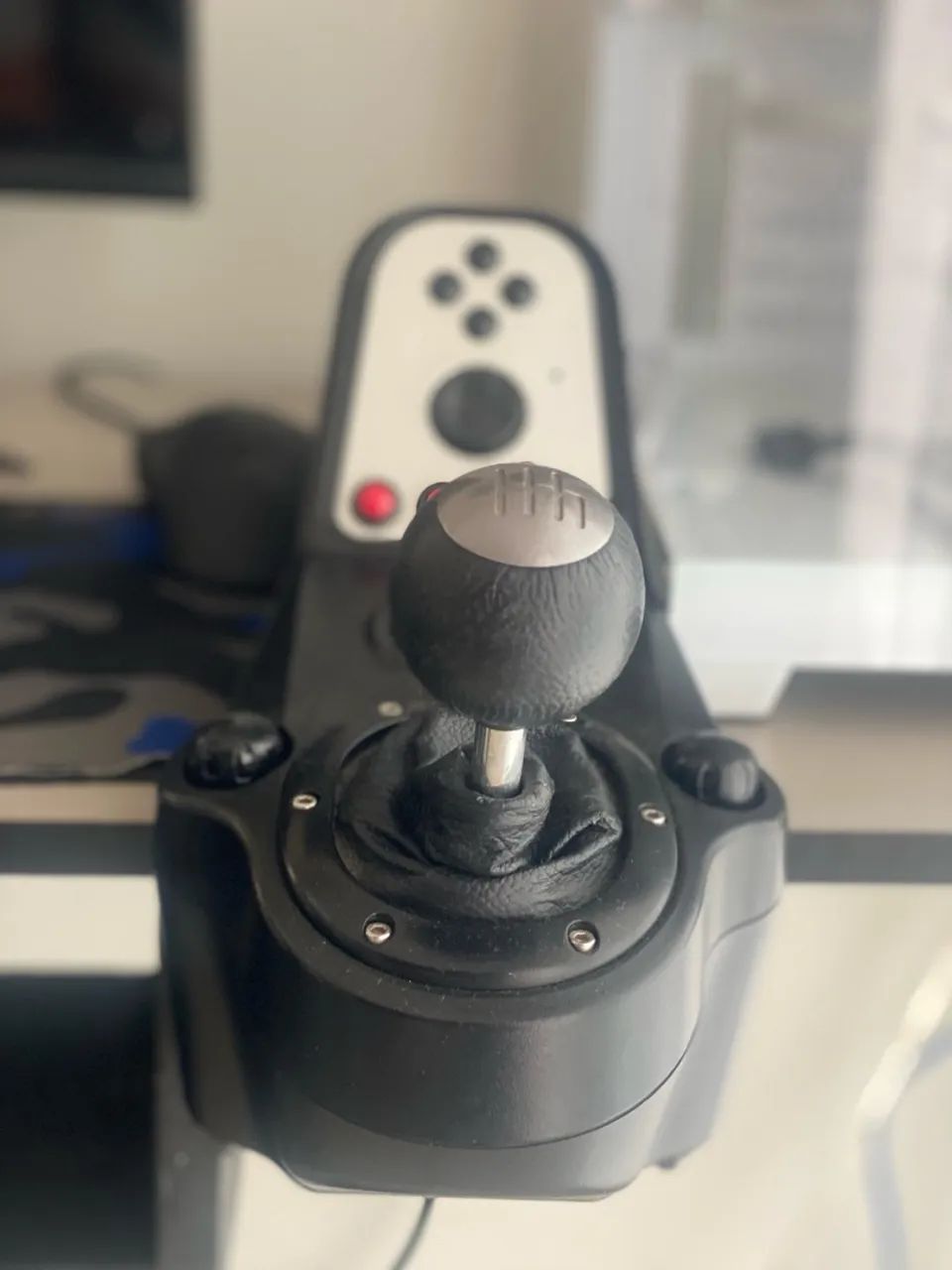 Volante Logitech G27 para PS4 e PC