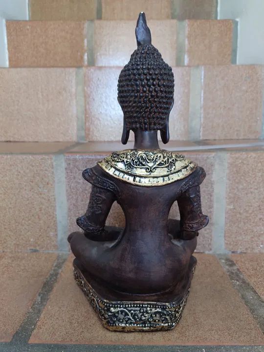 Estátua de Buda em  gesso com imitação em bronze e dourado  - Foto 4