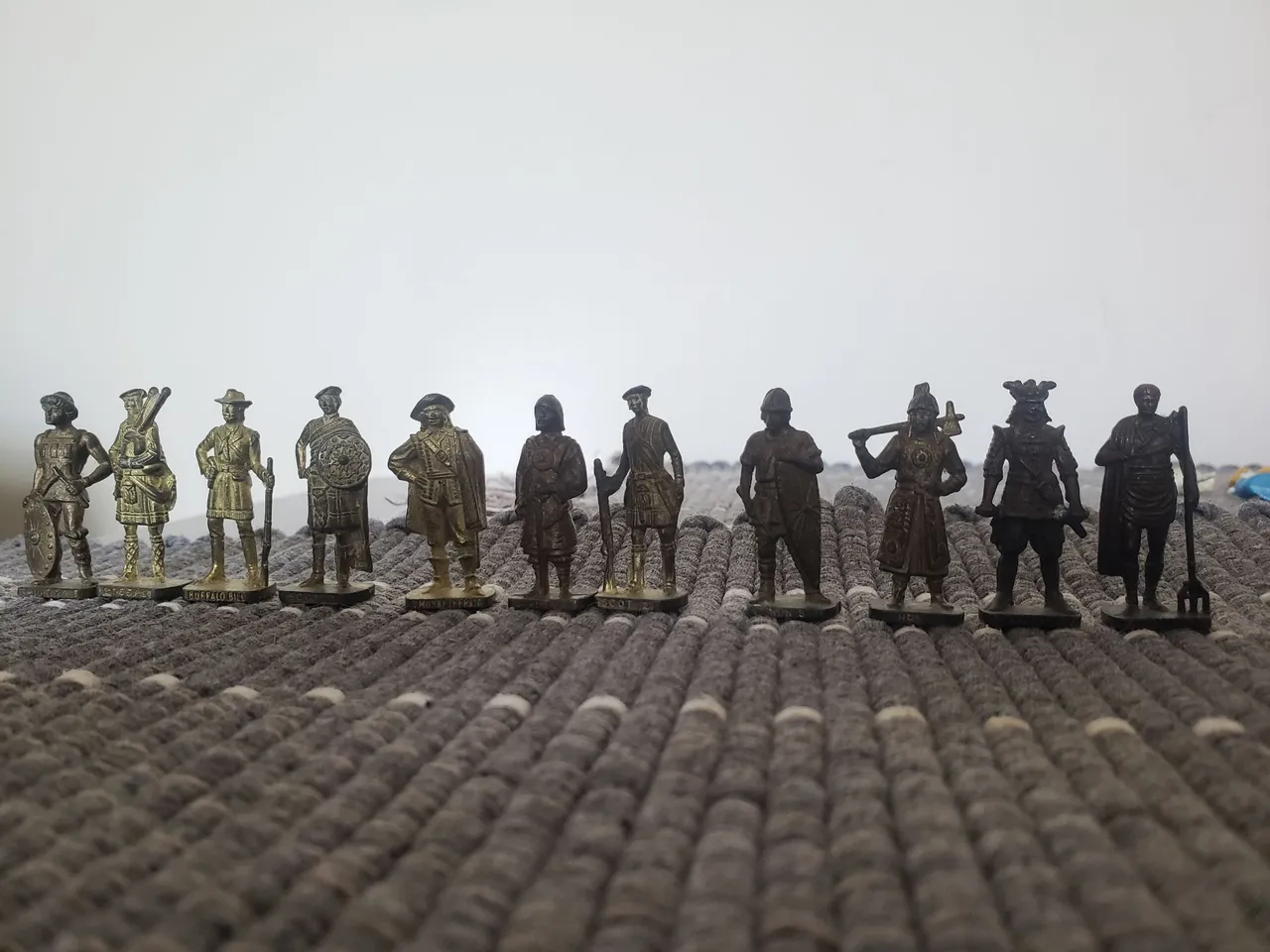 11 Miniaturas metálicas Kinder ovo - soldados históricos