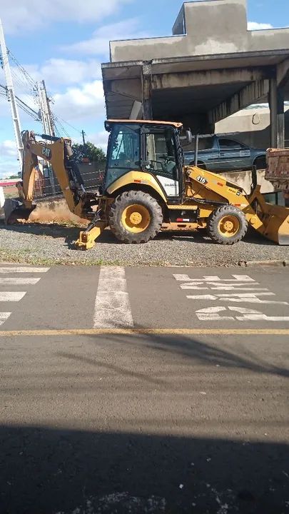 Retroescavadeira Caterpillar 416 - Foto 3