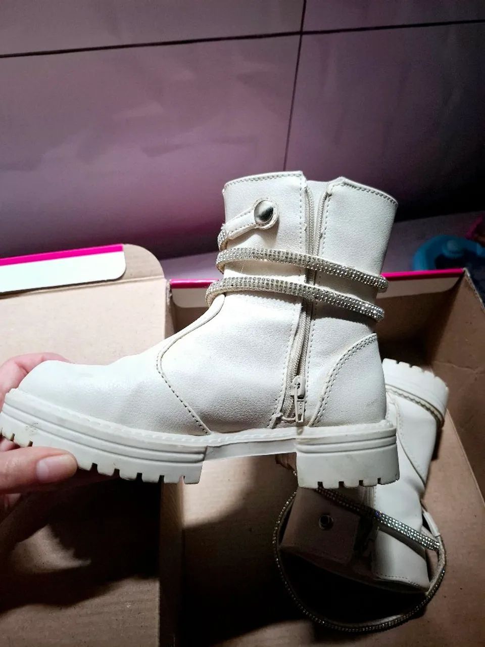 Botas infantis brancas com detalhes em strass - Foto 4