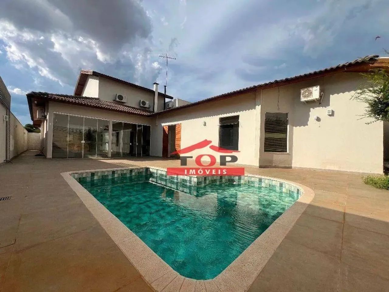 CASA AMPLA para aluguel e venda no Condomínio Ilha de Capri Bauru