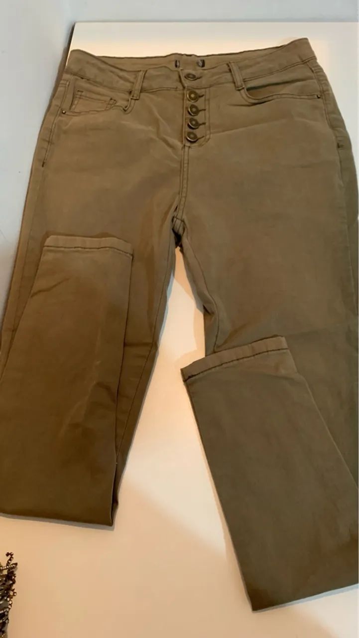 Calça Feminina Bege com Botões - Foto 5