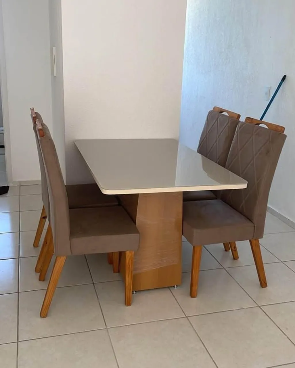 Jogo de Mesa e Cadeiras para Jantar - 4 Lugares