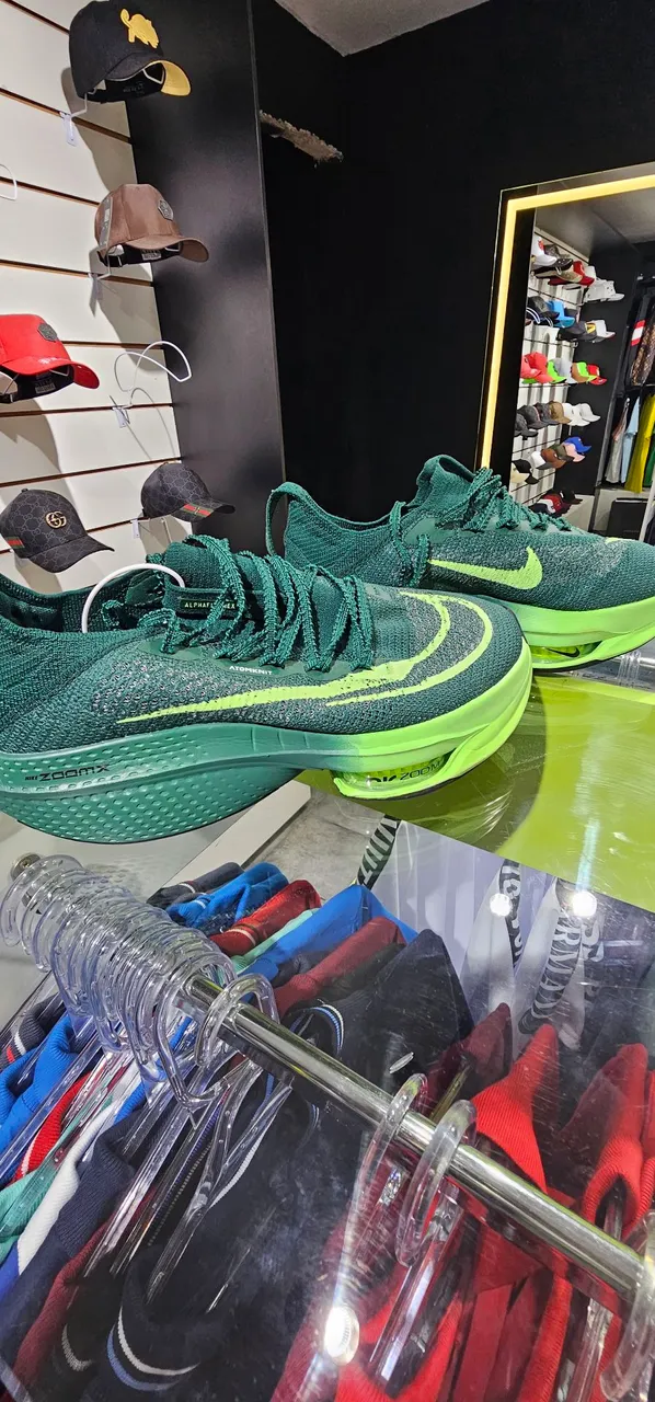 Tênis Nike Zoomx Invincible Run Flyknit 2 Verde