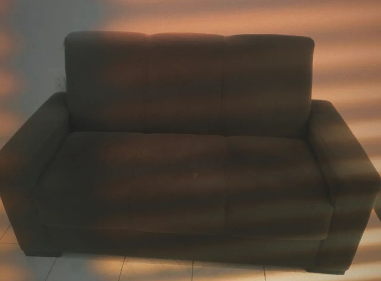 Sofá 3 lugares em tecido - Foto 2