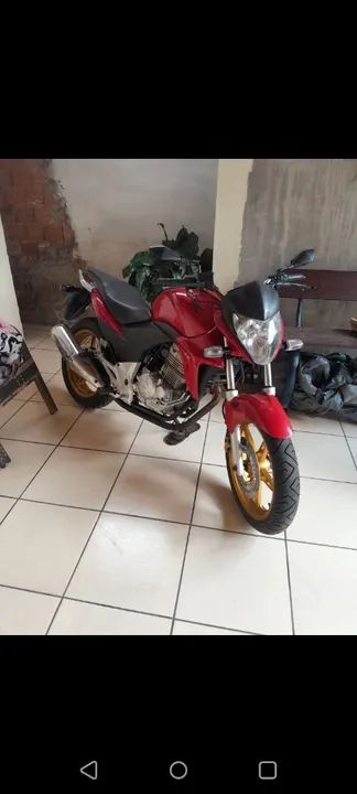 Vendo uma moto CB300  10 mil 