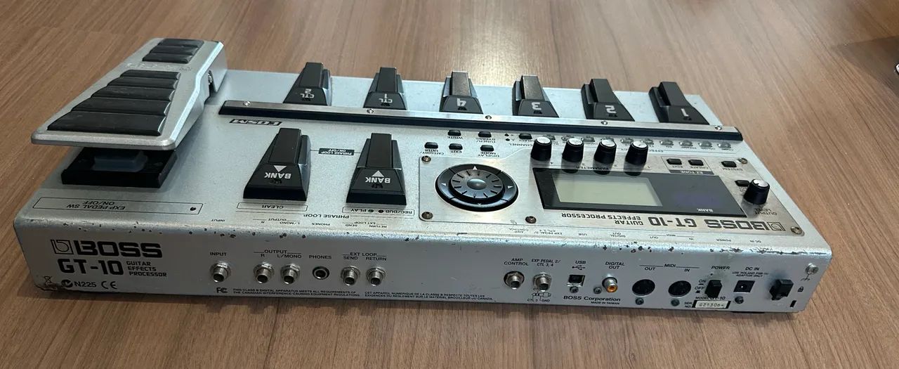 ギター BOSS  GT-10 Boss GT-10 - Pedaleira de Guitarra Multi-Efeitos Profissional