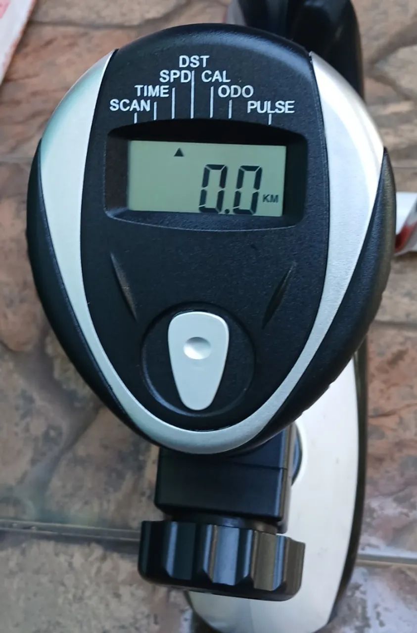 Ate 10x sem Juros - Bicicleta Ergométrica Magnética Horizontal Kikos KR 3.8 - Novissima   - Foto 3