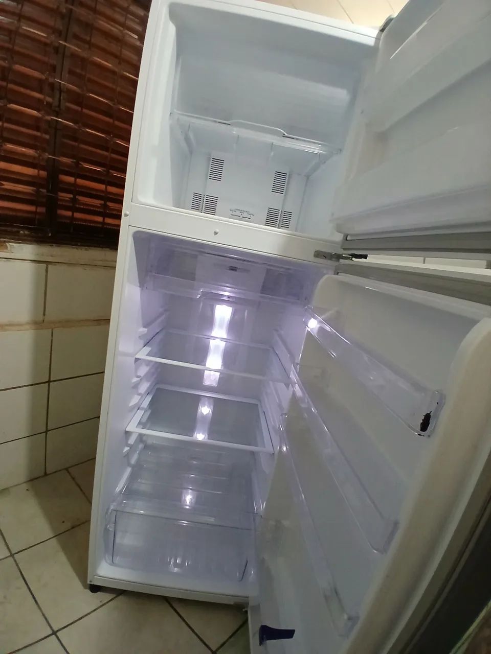Geladeira Panasonic 387 litros 