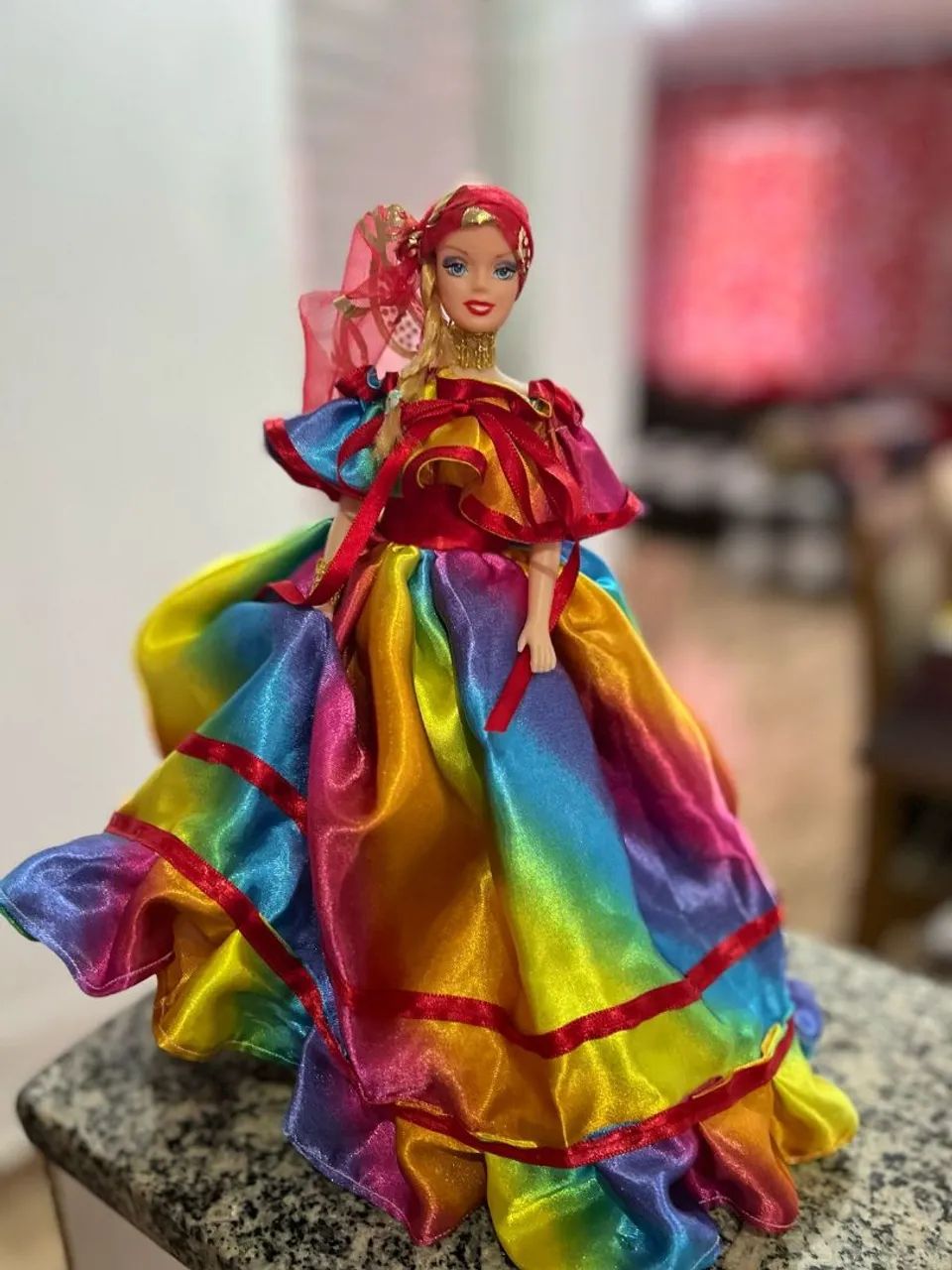 Boneca Barbie em vestido de festa - Foto 2